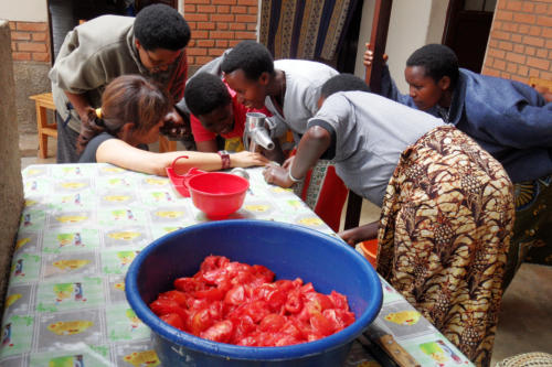 preparazione della salsa di pomodoro